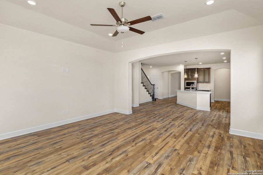 Spacious, unfurnished interior of a new home in Ventana, Bulverde (Image 21).