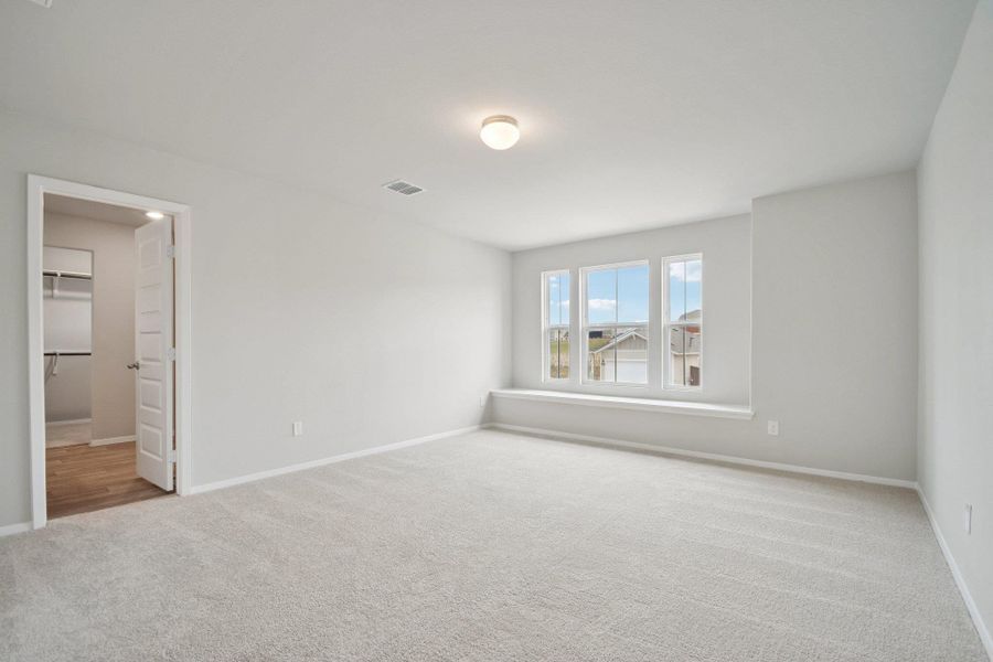 Spacious, unfurnished interior of a new home in Cloverleaf, Austin (Image 23).