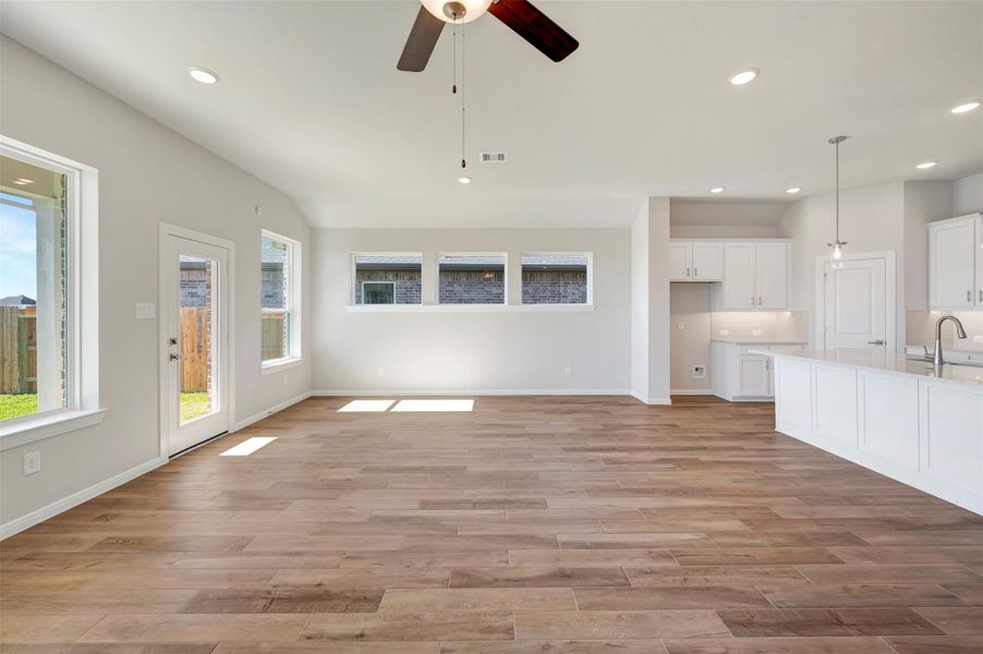 Spacious, unfurnished interior of a new home in The Grand Prairie 50’, Hockley (Image 25).