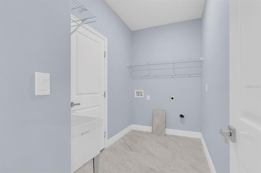 Spacious, unfurnished interior of a new home in , Kissimmee (Image 20).