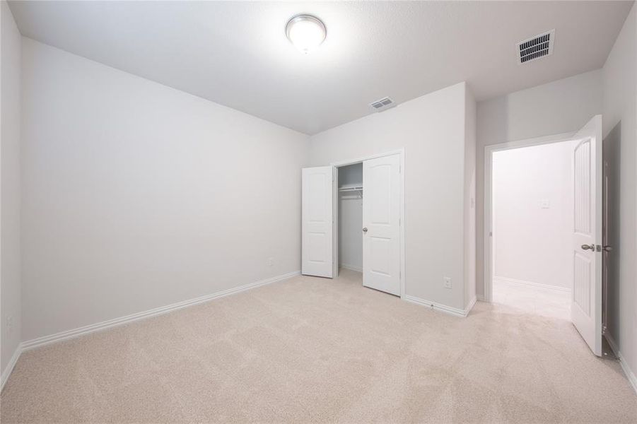 Spacious, unfurnished interior of a new home in Lake Pointe: Lake Pointe at Paloma Creek, Little Elm (Image 13).