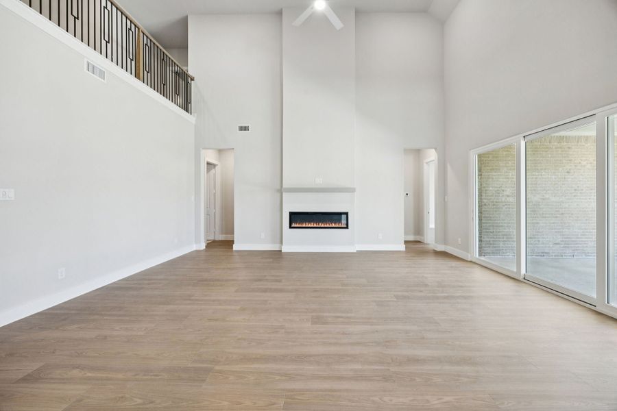 Spacious, unfurnished interior of a new home in Painted Tree Lakeside, McKinney (Image 21).