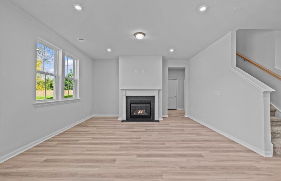 Spacious, unfurnished interior of a new home in Sparrow Creek, Boiling Springs (Image 22).