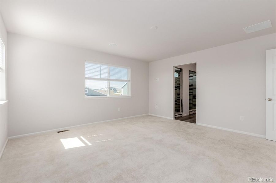 Spacious, unfurnished interior of a new home in The Aurora Highlands, Aurora (Image 17).