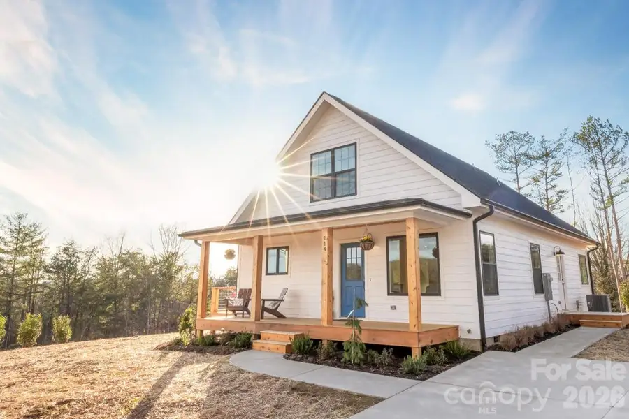 "The Laurel". Representative photo from Corner Rock Builders showing similar floorplan, craftsmanship, quality of construction and finish level. "The Laurel". Representative photo from Corner Rock Builders showing similar floorplan, craftsmanship, quality of construction and finish level.