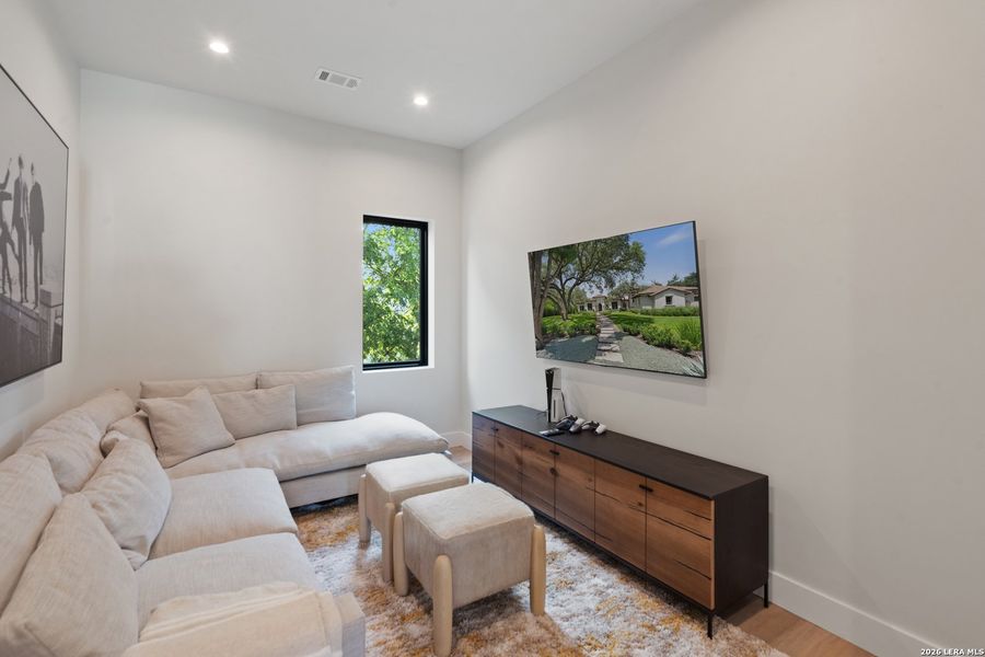 Furnished interior view inside a new home in , Kingsland (Image 16).