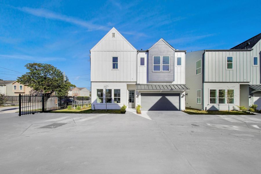 Front exterior of a new home in , Houston, TX, highlighting curb appeal (Image 28).