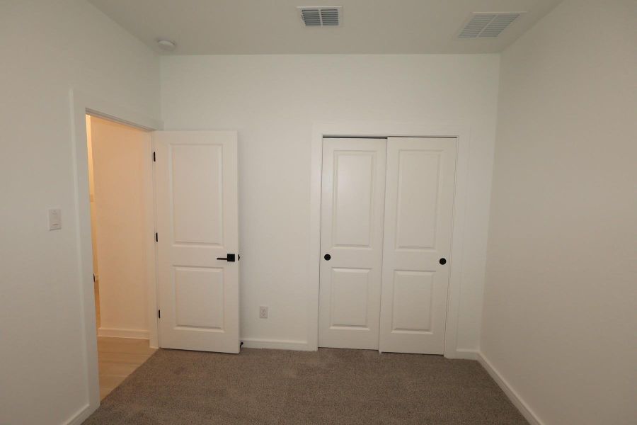 Spacious, unfurnished interior of a new home in Tarkington Timbers, Cleveland (Image 25).