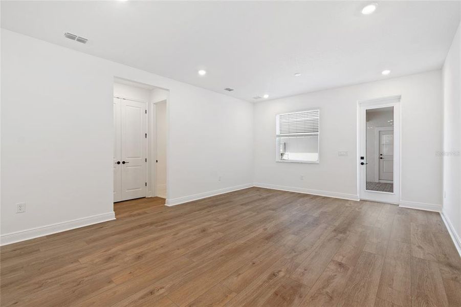 Spacious, unfurnished interior of a new home in SeaFlower, Bradenton (Image 13).