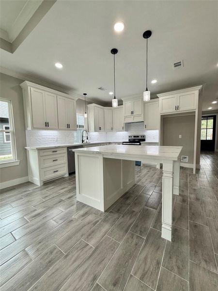 Furnished interior view inside a new home in , Vidor (Image 7).