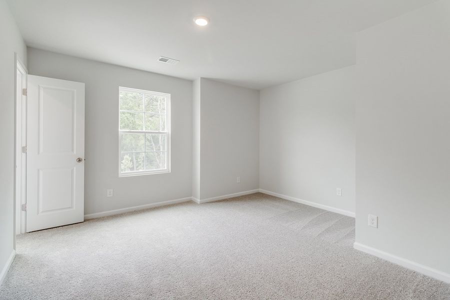 Spacious, unfurnished interior of a new home in Bluefield, Lexington (Image 29).