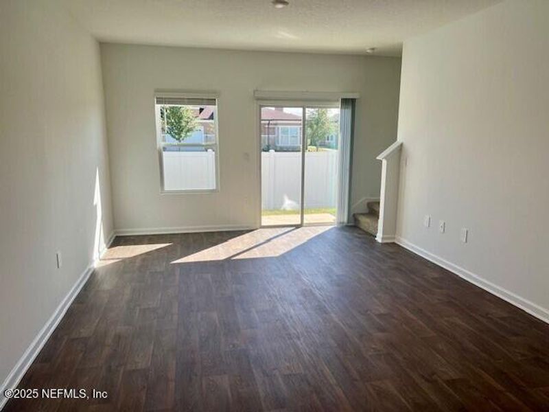 Spacious, unfurnished interior of a new home in Corsair, Middleburg (Image 22).