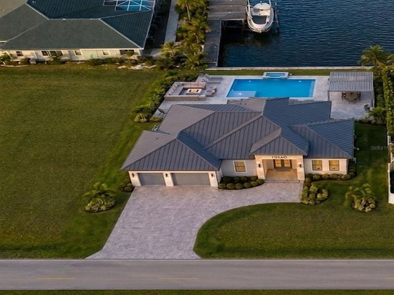 Community amenities in , Port Charlotte (Image 25).