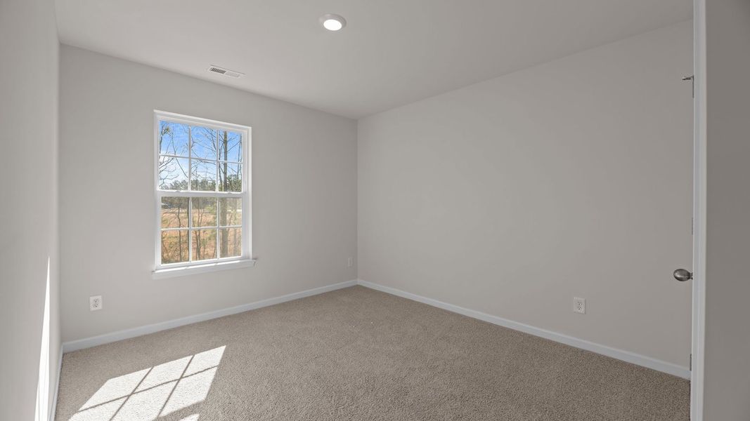Spacious, unfurnished interior of a new home in Madeline Farm, New Bern (Image 31).
