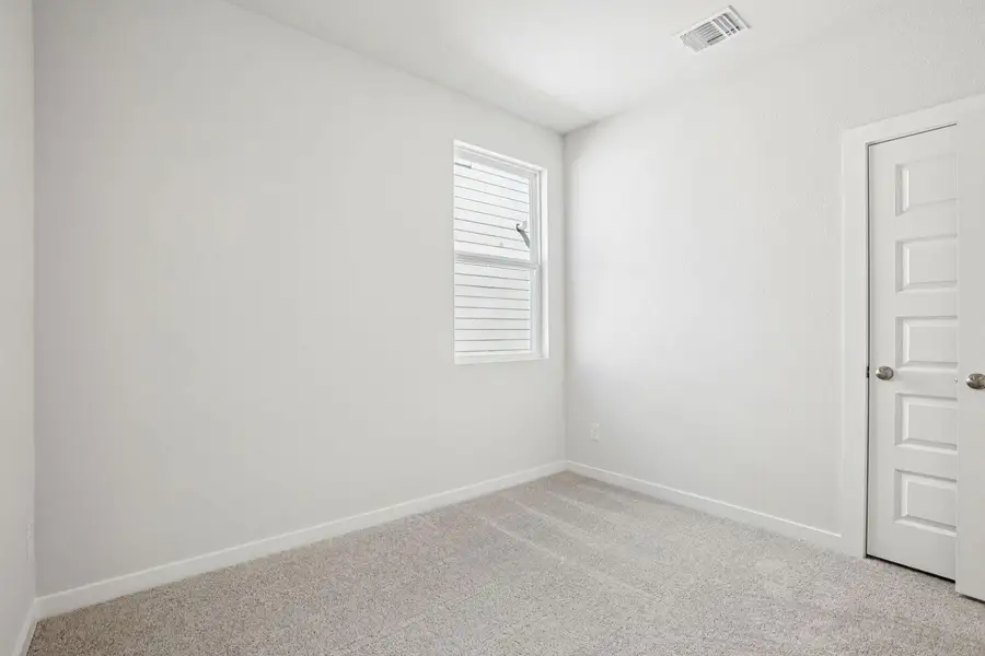 Spacious, unfurnished interior of a new home in Eastwood at Sonterra, Jarrell (Image 16).