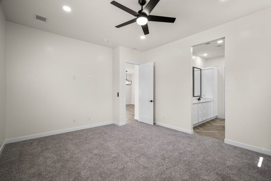 Spacious, unfurnished interior of a new home in Summer Sky North, El Paso (Image 29).