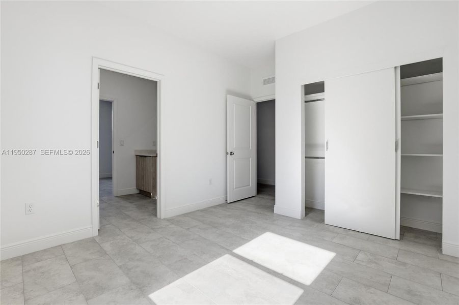 Spacious, unfurnished interior of a new home in , Labelle (Image 18).