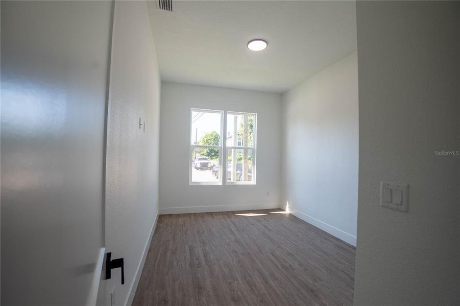 Spacious, unfurnished interior of a new home in , Tampa (Image 22).