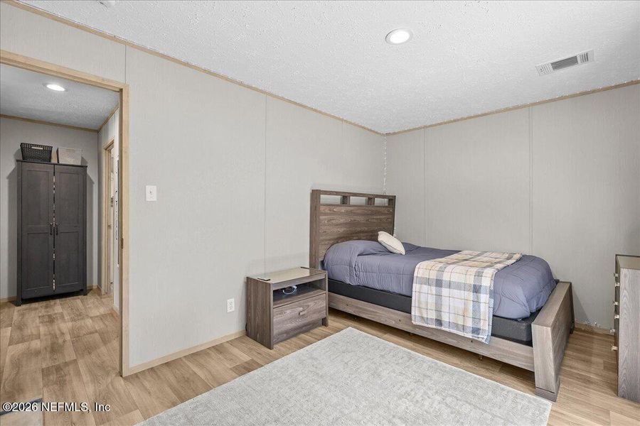 Furnished interior view inside a new home in , Palatka (Image 31).