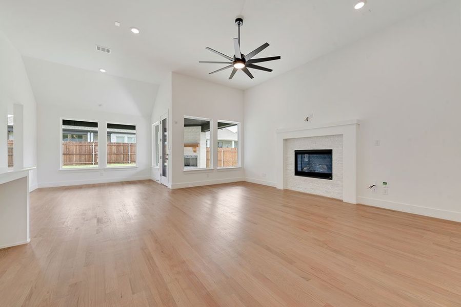 Spacious, unfurnished interior of a new home in Tavolo Park, Fort Worth (Image 22). Spacious, unfurnished interior of a new home in Tavolo Park, Fort Worth (Image 22).