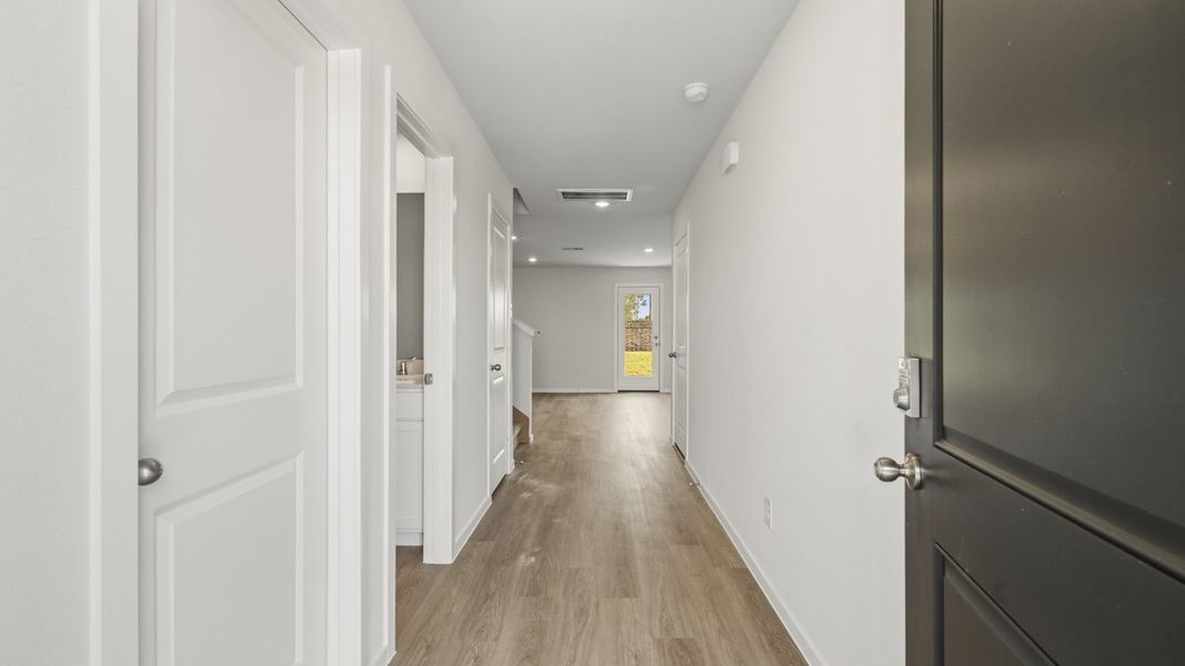 Spacious, unfurnished interior of a new home in Sunterra Lakes, Brookshire (Image 14).