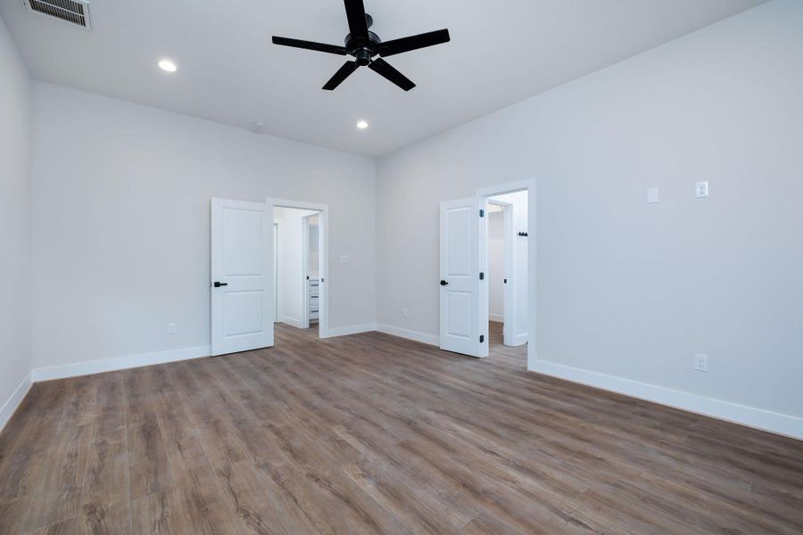 Spacious, unfurnished interior of a new home in , Trinity (Image 24).