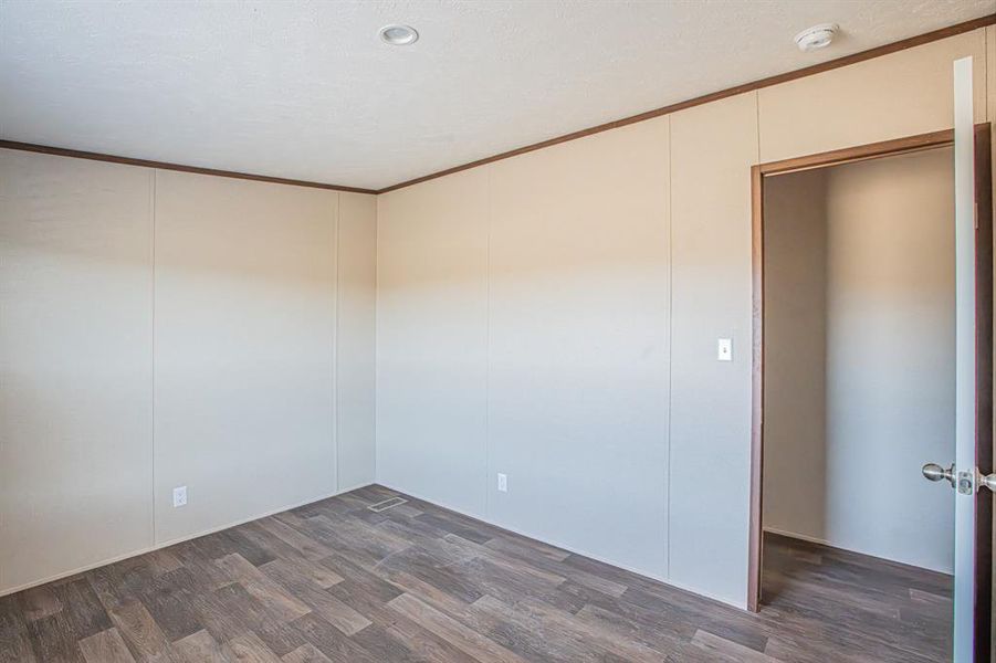 Spacious, unfurnished interior of a new home in , Springtown (Image 10).