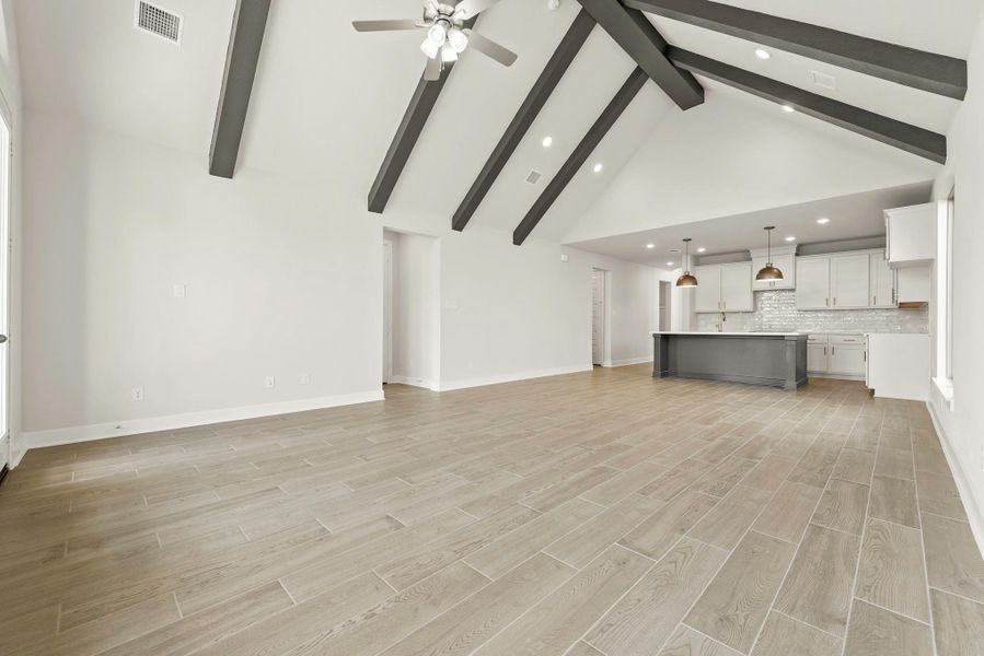 Spacious, unfurnished interior of a new home in Fulshear Lakes - 60', Fulshear (Image 18).