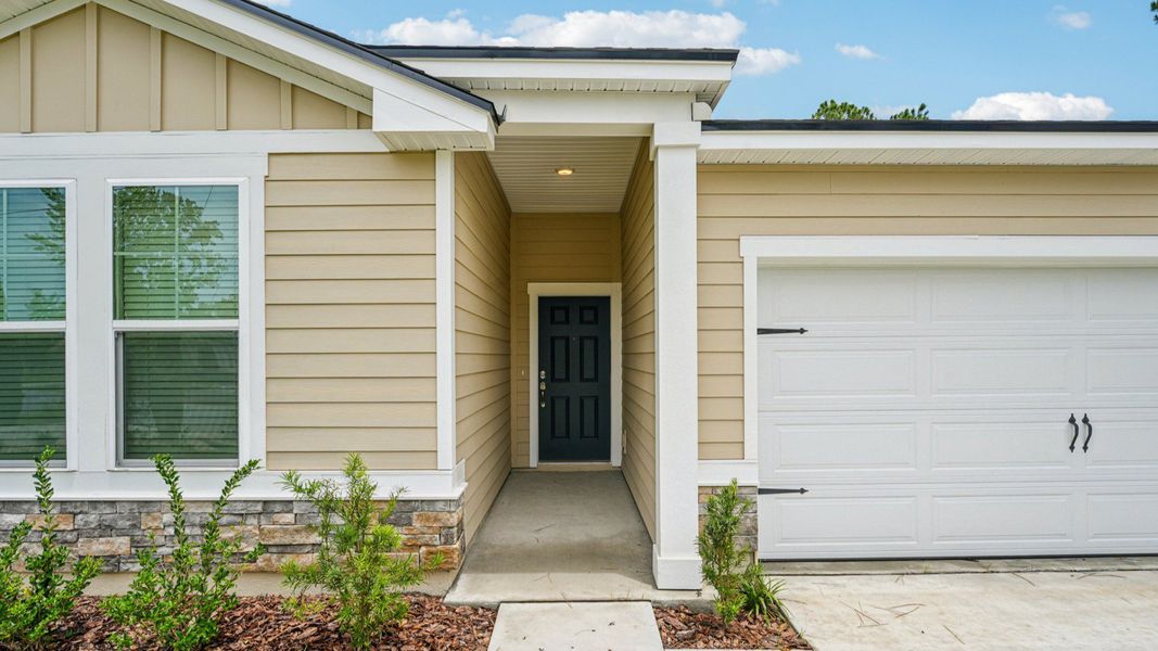 Exterior details and patio area of a home in Palm Coast, Palm Coast (Image 3).