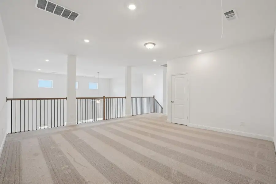 Spacious, unfurnished interior of a new home in Del Bello Lakes 60', Manvel (Image 35).