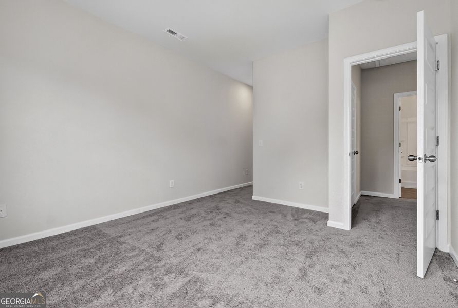 Spacious, unfurnished interior of a new home in Stonebridge North, Macon (Image 27).