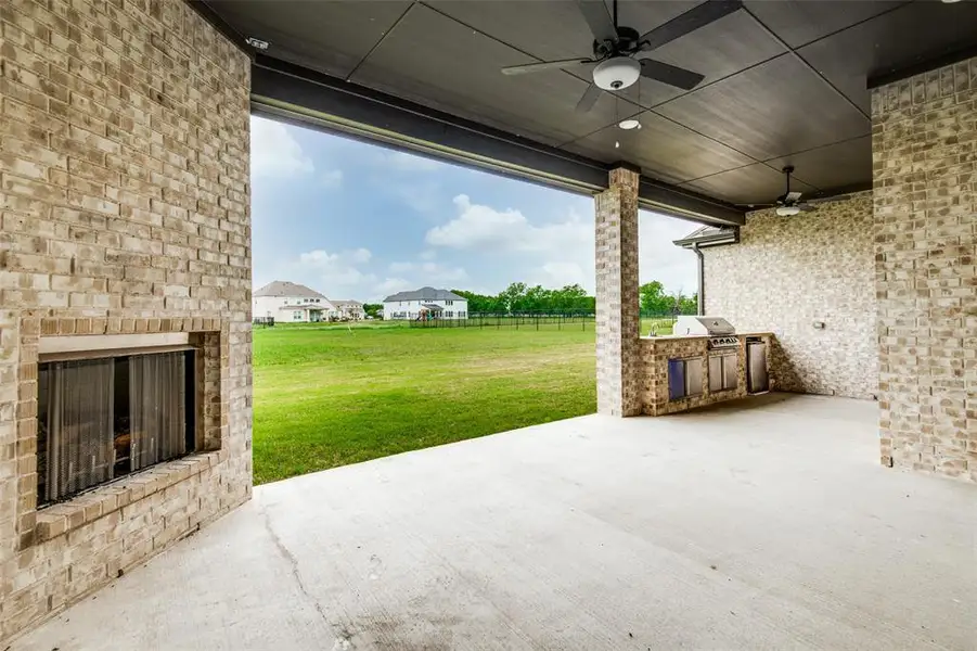 Exterior details and patio area of a home in , Royse City (Image 3).