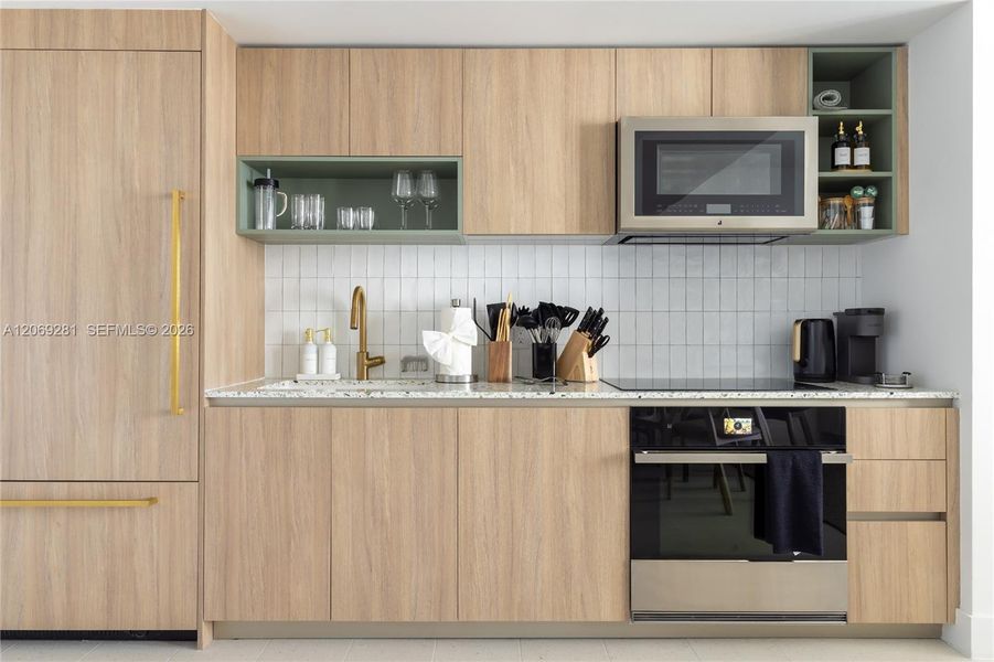Fully Equiped Kitchen Fully Equiped Kitchen