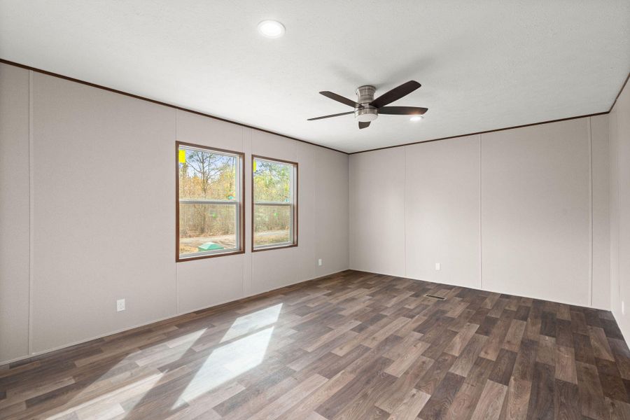 Spacious, unfurnished interior of a new home in , St. George (Image 14).