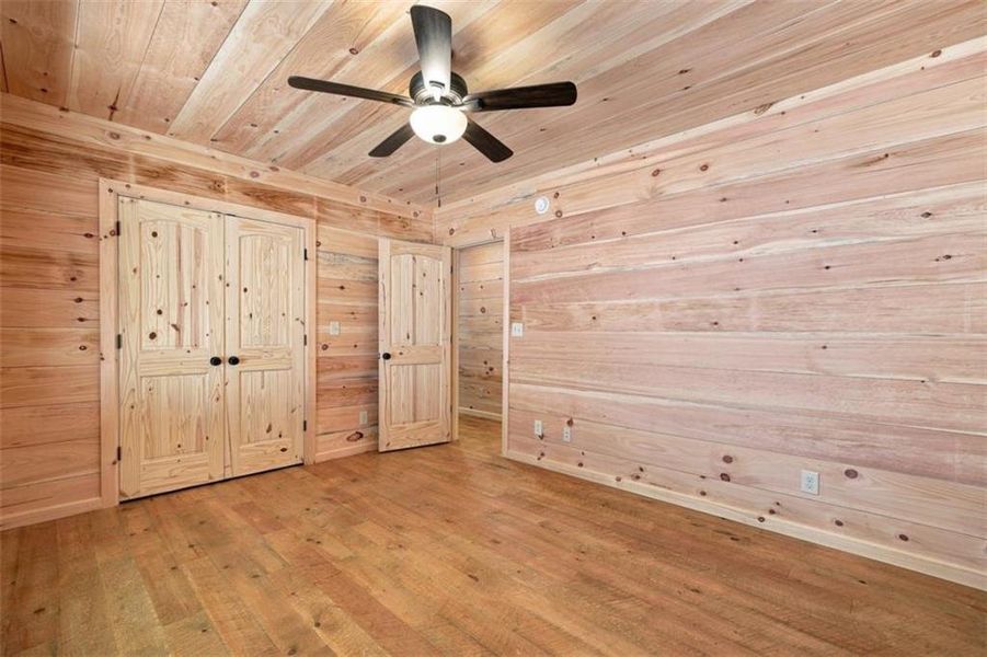 Spacious, unfurnished interior of a new home in , Cherry Log (Image 12).