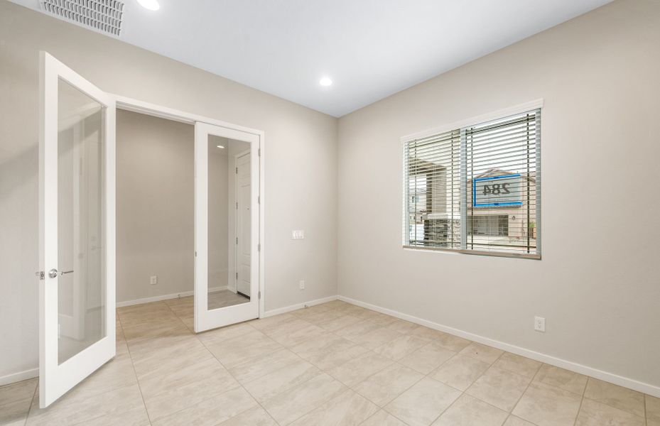 Spacious, unfurnished interior of a new home in Jorde Farms, Queen Creek (Image 13).