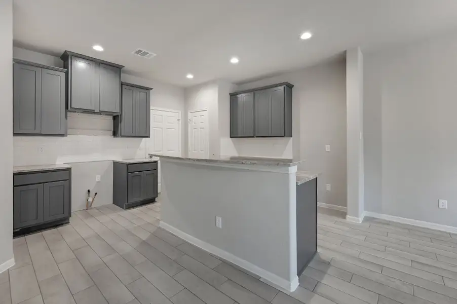 Representative furnished interior of a home built from the Floor Plan 1597 by Colina Homes in Rollingbrook Estates, Baytown (Image 7).