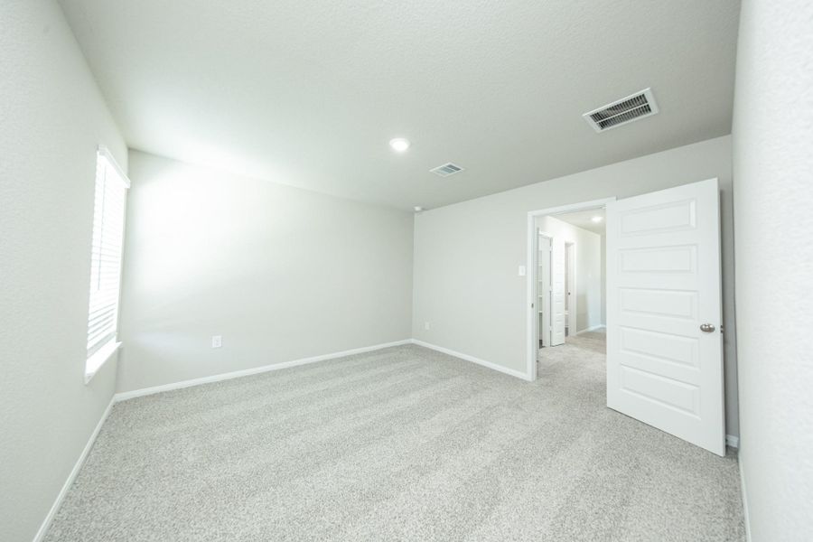 Spacious, unfurnished interior of a new home in Ridgeland Hills, Willis (Image 12).