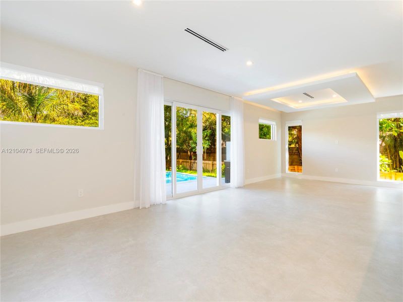 Spacious, unfurnished interior of a new home in , Fort Lauderdale (Image 21).