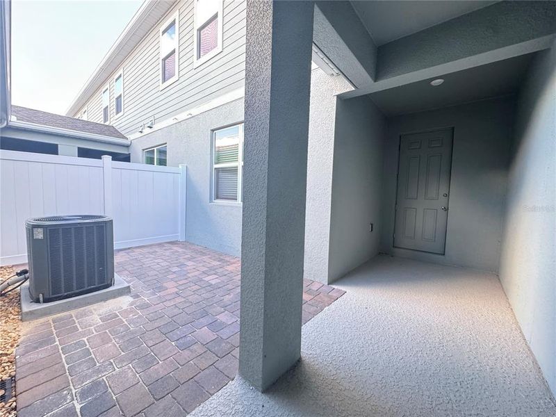 Exterior details and patio area of a home in , Winter Garden (Image 20).