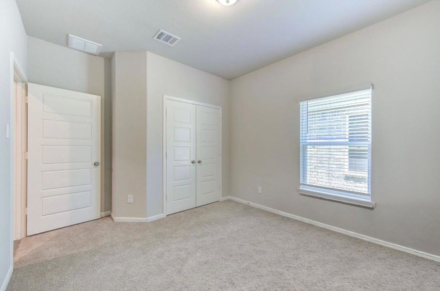 Spacious, unfurnished interior of a new home in Rosehill Meadow, Tomball (Image 20).