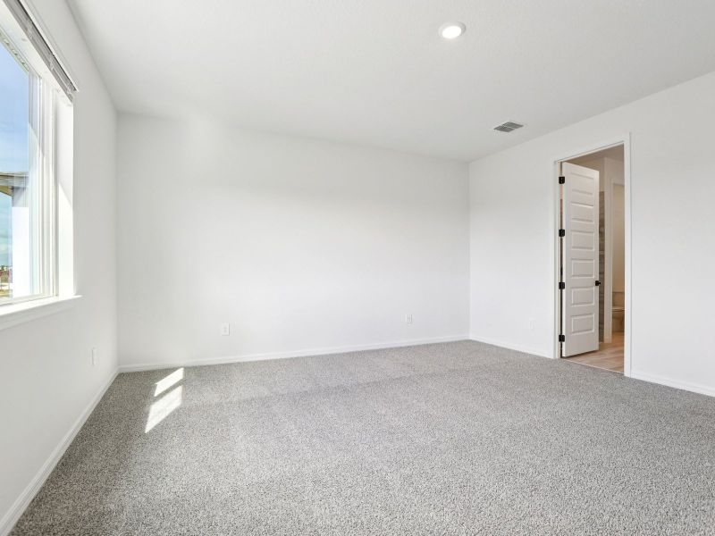 Spacious, unfurnished interior of a new home in Two Rivers - Signature Series, Zephyrhills (Image 19).