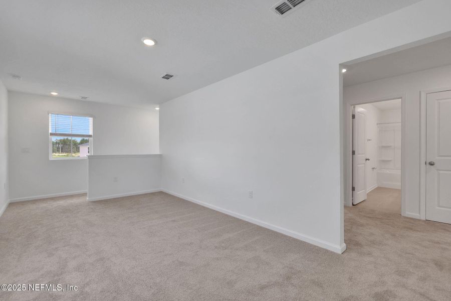 Spacious, unfurnished interior of a new home in , Jacksonville (Image 19).