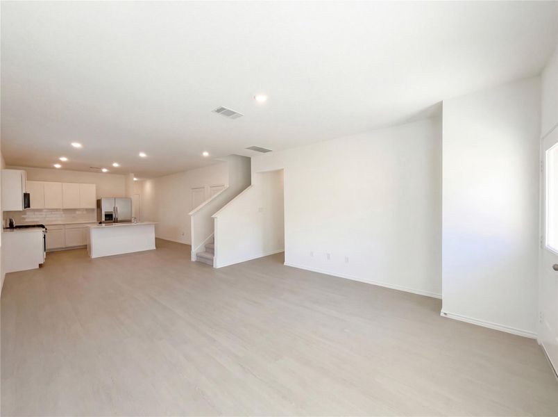 Spacious, unfurnished interior of a new home in The Colony, Bastrop (Image 26).