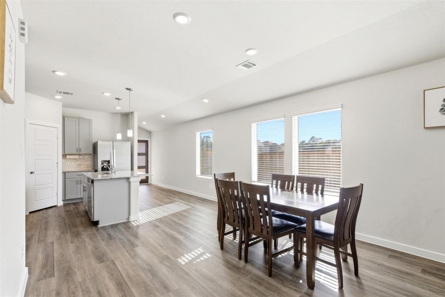 Dining w/ Flow To Kitchen Dining w/ Flow To Kitchen