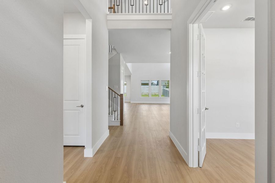 Spacious, unfurnished interior of a new home in Painted Tree Lakeside, McKinney (Image 23).