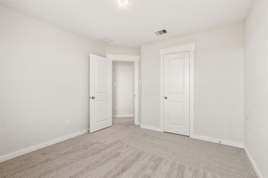 Spacious, unfurnished interior of a new home in Sunterra, Katy (Image 31).