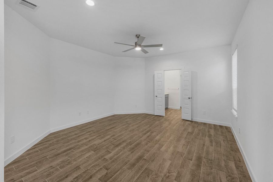 Spacious, unfurnished interior of a new home in Grand Mason Crossing, Katy (Image 14). Spacious, unfurnished interior of a new home in Grand Mason Crossing, Katy (Image 14).