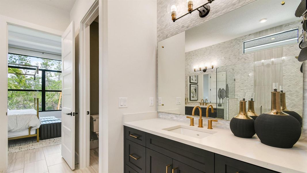 MOS-Madison Model - Owner's Bath 4