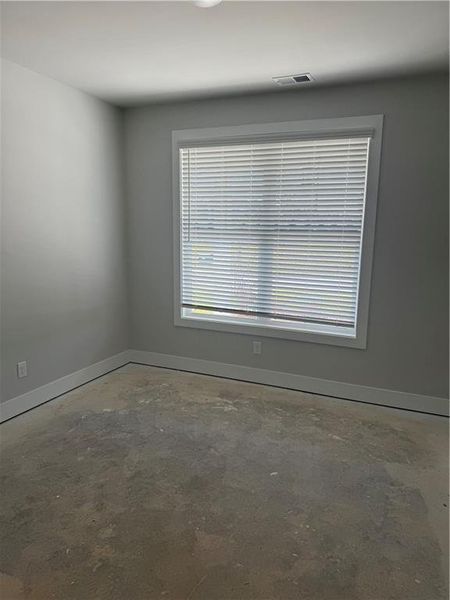 Spacious, unfurnished interior of a new home in The Fairways at Mirror Lake, Villa Rica (Image 10).